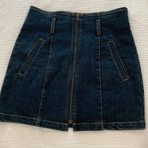 Car at denim minie skirt